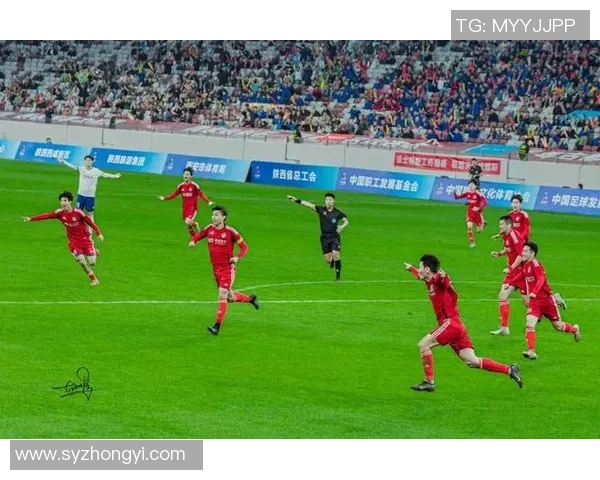 2025年中国职业足球各级联赛现场观众人数创新高引发热议与期待 2025年中国职业足球各级联赛现场观众人数创新高引发热议与期待